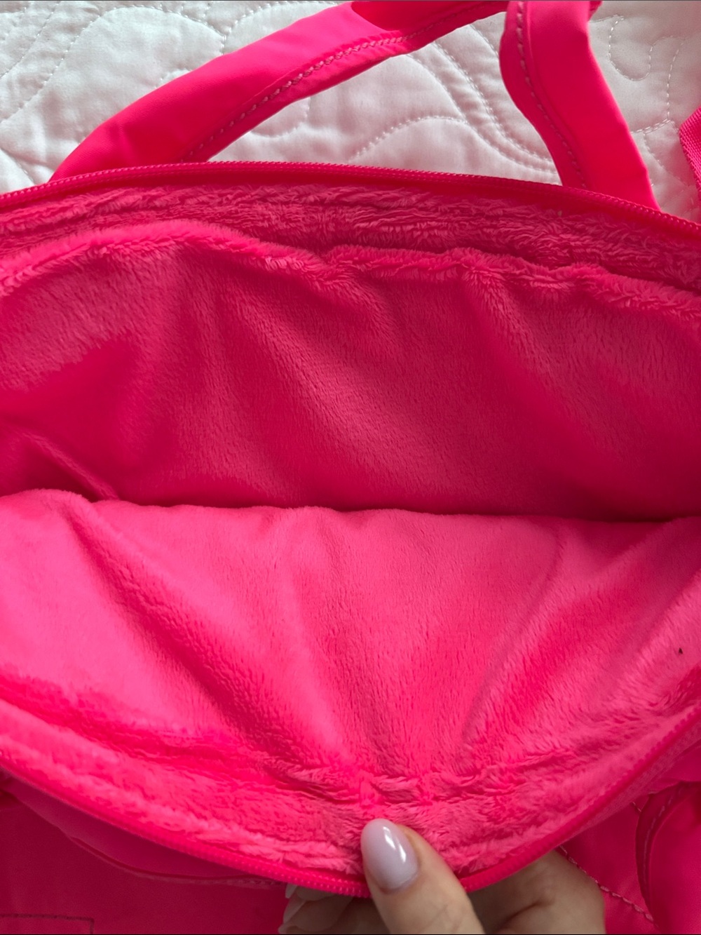 Marc Jacob’s Hot Pink Laptop Case - Picture 3 of 4